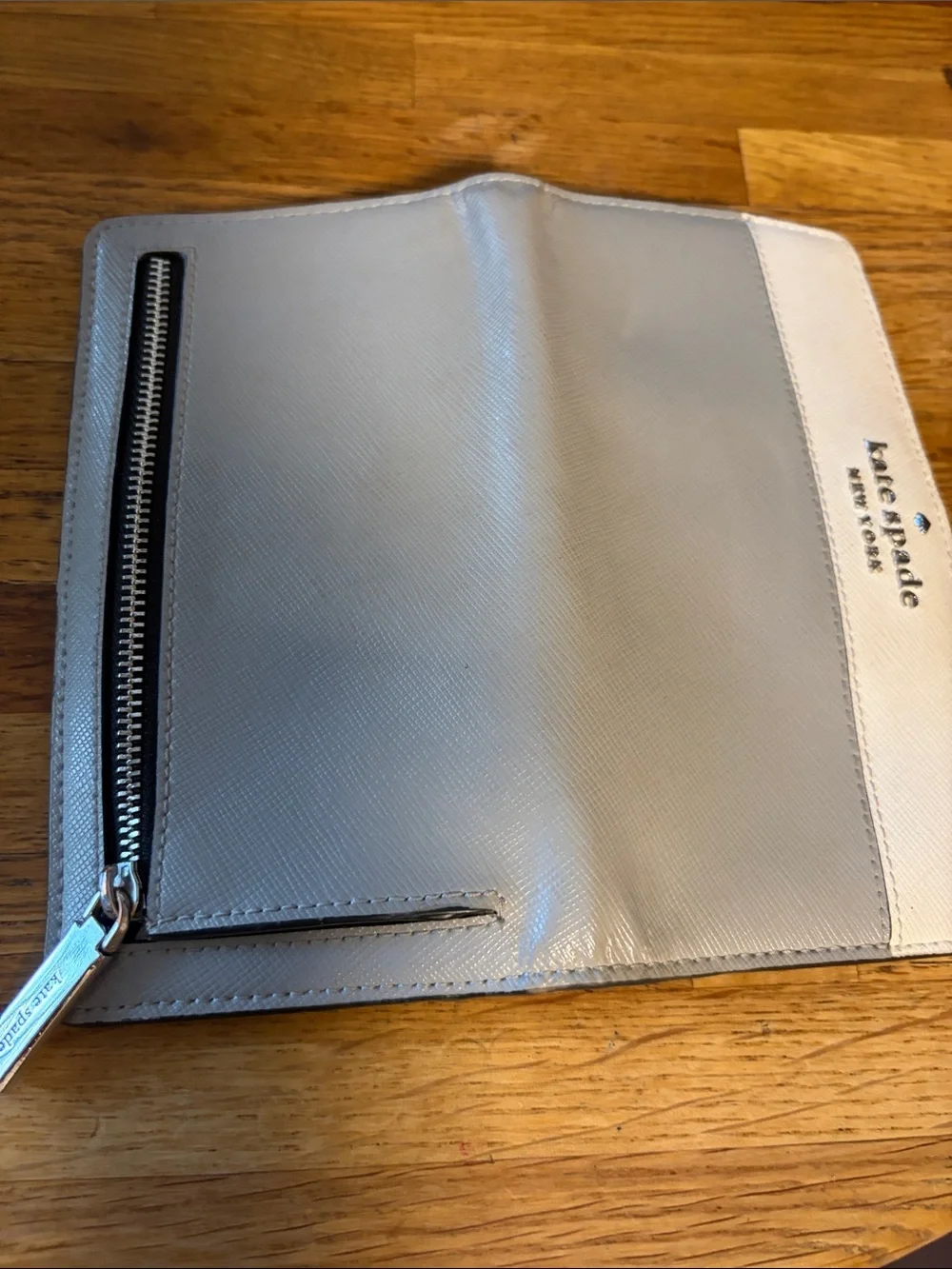 kate spade White and Light Gray Saffiano Zip Long Wallet GUC